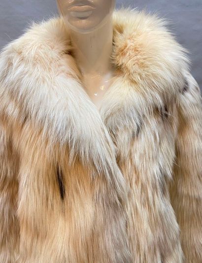 null REVILLON Couture Paris New York

Veste en fourrure de renard blanc, col montant...