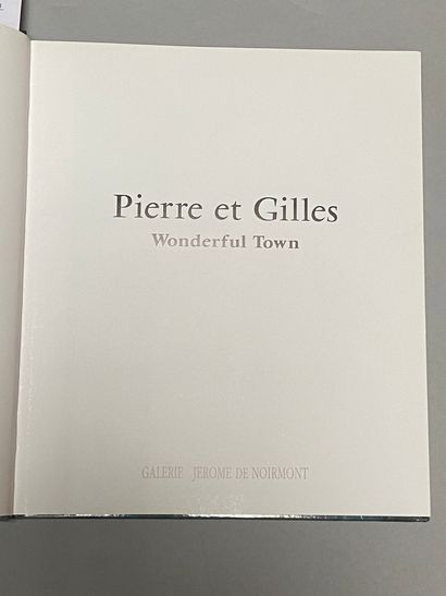 null Lot de 5 livres et catalogues : - 1/® PIERRE GILLES - Wonderful Town ¯ par Galerie...