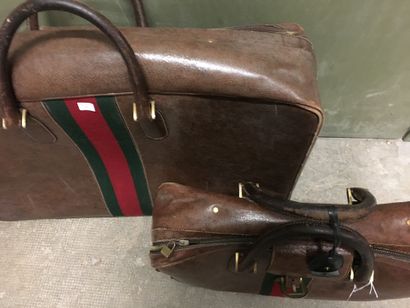 null GUCCI, Made in Italy, circa 1970. Ensemble de deux valises même modèle en cuir...