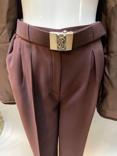 null YVES SAINT LAURENT Variations

Tailleur pantalon en polyester marron composé...