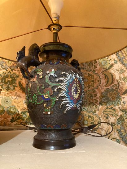 null JAPAN

Pair of enamelled potiches, mounted in lamps

Lot sold as is

Ref 15...