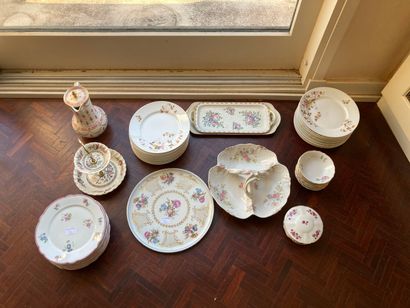 null Case of earthenware and porcelain, plates, pourers, trays with floral decoration

Wear,...