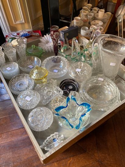  Lot de verreries variées dont verres cristal de Bohème, vases, cendriers, deux coupes...