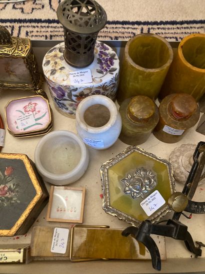 null 
Lot of trinkets including boxes, a compass, a shepherd lamp, a desk set, a...