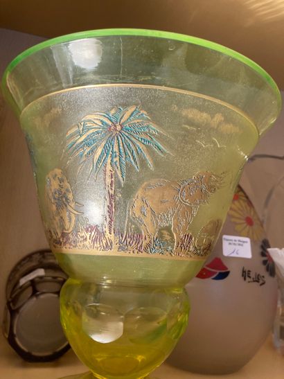 null Lot de vases en verre et céramique

Lot vendu en l'état