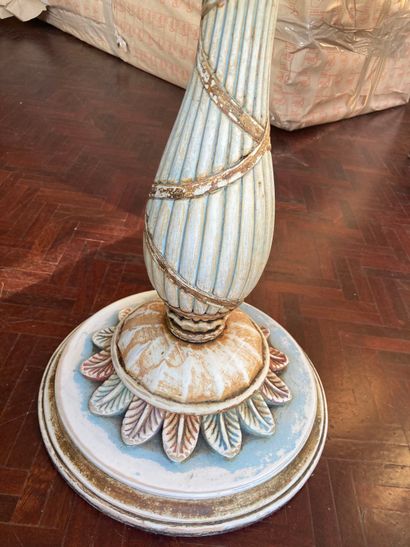 null Pedestal table with baluster base decorated with foliage and ribbons, glass...