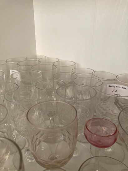 null Handle of glasses of which some Baccarat, wine glasses, water glasses, liquor...