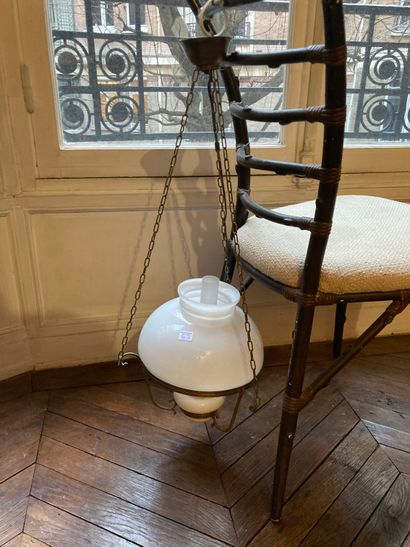 null Brass chandelier

Circa 1960

Ref 36

Height without the chain : 80 cm

Two...