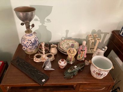 Strong lot of ceramics including many earthenware...