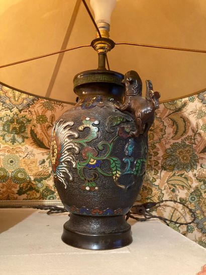 null JAPAN

Pair of enamelled potiches, mounted in lamps

Lot sold as is

Ref 15...