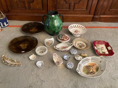 Ceramic lot including porcelain, earthenware...