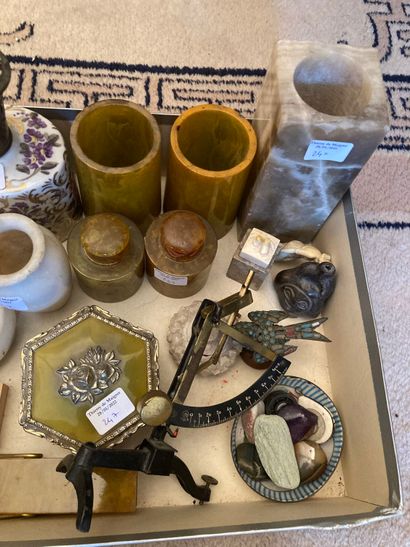 null 
Lot of trinkets including boxes, a compass, a shepherd lamp, a desk set, a...