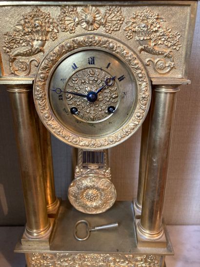 null Gilt bronze and sculpted clock decorated with rosettes and horns of plenty

Louis...