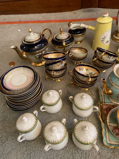 null Lot en porcelaine comprenant différentes parties de service thé et café, vases,...