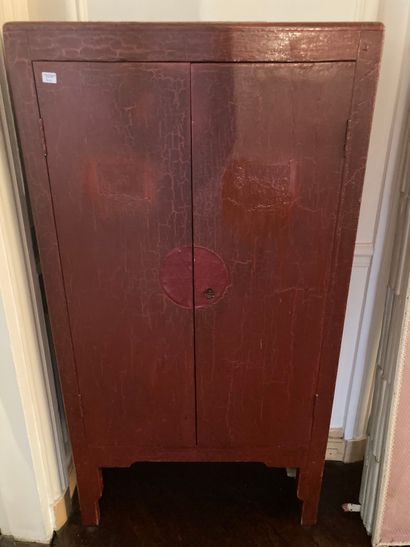 null Petite armoire en laque rouge, deux vantaux

133 x 69 x 25

(manques laque)

Lot...