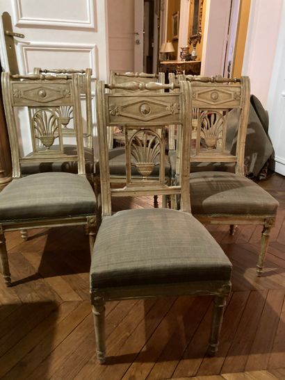 null Suite of six Directoire style lacquered chairs (fragile, accidents)

84 x 53...