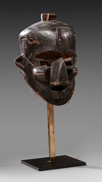 Masque heaume Binji (R. D. du Congo).
La...