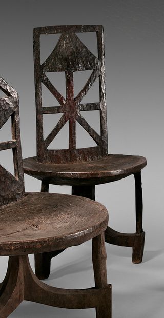 null Gurage chair. 
Ethiopia.
Wood with brown patina.
H : 97 cm