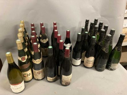 null Lot d'environ 30 bouteilles de vins dont Morey Saint Denis, Morgon, Chénas,...