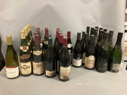 Lot d'environ 30 bouteilles de vins dont...