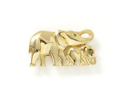 null Broche clip en or 750 millièmes sculpté, stylisant une éléphante et son petit,...