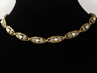 null Necklace in gold 750 and platinum 850 thousandths, composed of oval openwork...