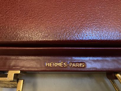 null HERMES Paris, circa 1940 - Malette de toilette de voyage en cuir box rouge Hermès...