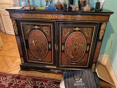 null 
Buffet with 2 leaves in Boulle marquetry

End of the XIXth century (chips and...