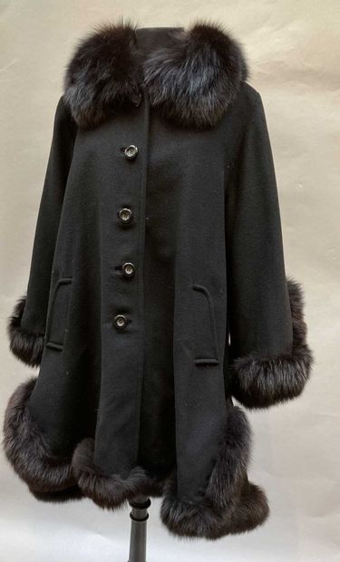null NICKY ZED Paris. Ample coat in black wool and cashmere, shawl collar, flared...