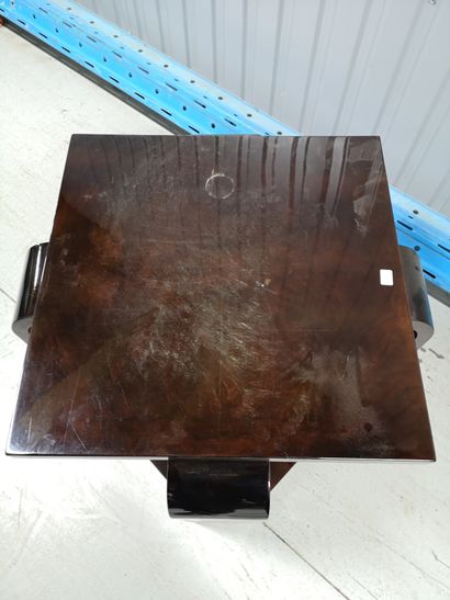 null 18. ART DECO STYLE WORK

Pedestal table

In lacquered wood. Cracks. Scratches....