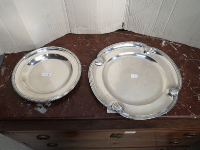 Two circular silver plated dishes (D: 25,...