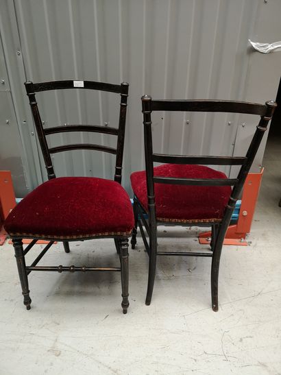 null Paire de chaises en bois noirci et décor laqué or, Epoque Napoléon III, garnies...