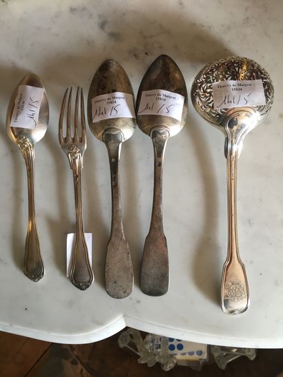 null 
lot of silverware various of which 1 spoon to sprinkle XVIIIth, 2 spoons at...
