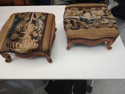 Pair of footrests in natural wood carved...