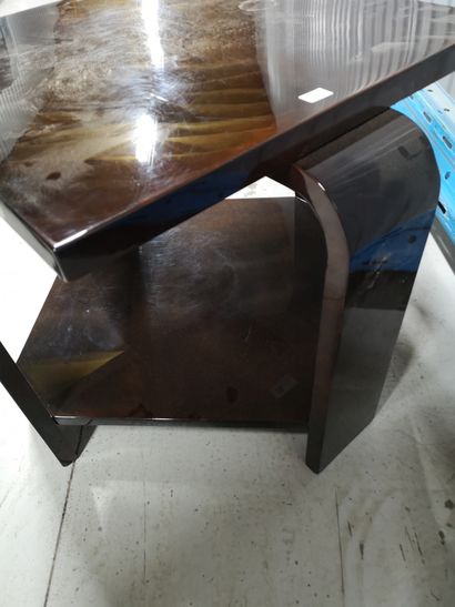 null 18. ART DECO STYLE WORK

Pedestal table

In lacquered wood. Cracks. Scratches....