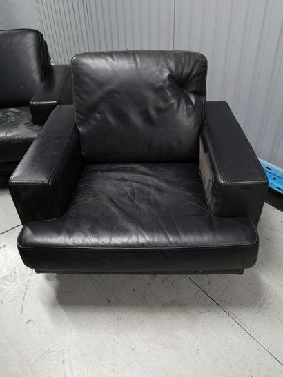 null 28. Pair of comfortable armchairs in black leather (worn)

Brand FURSYS

H :...
