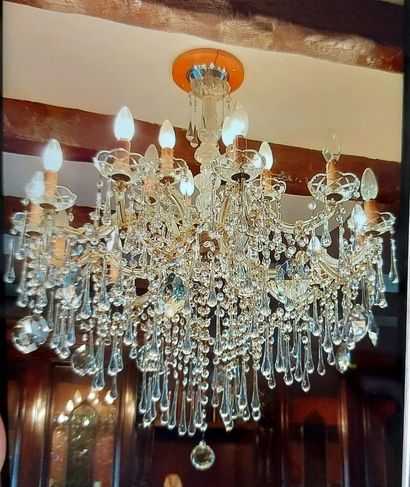 Chandelier with pendants

We join four sconces...