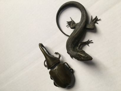 null Deux groupes animaliers en bronze : Lézard (accidents aux griffes), Scarabée...