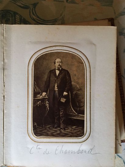 null Album de photo, portrait du Comte de Chambord, Roi de Naples et divers ; album...