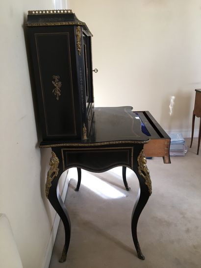 null Desk happiness of the day in blackened wood and marquetry of Boulle style, cambered...