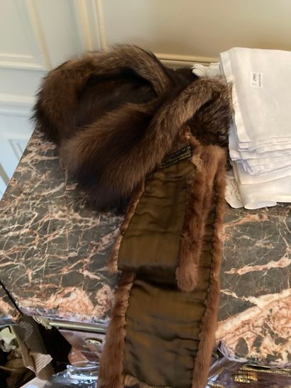 null Lot of fabrics, various gloves and mink fur collars

Around 1900