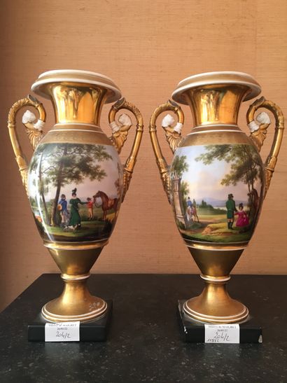 Pair of vases on pedestal in porcelain of...