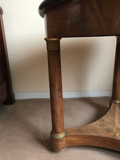 null Ref 55 / Mahogany and mahogany veneer tripod pedestal table, Restauration period...