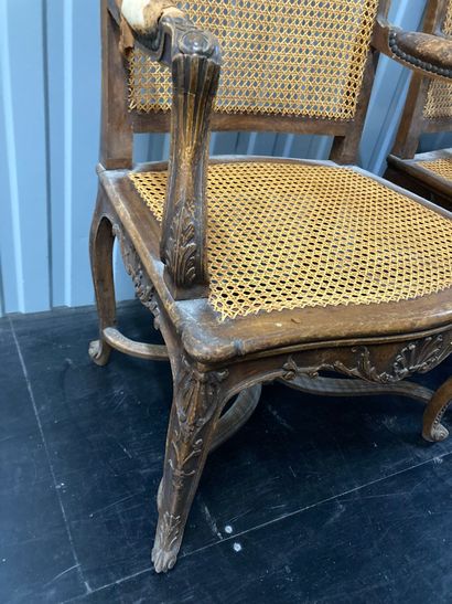 null Paire de fauteuils cannés. Entretoise en X

Style Louis XV

H : 93 - L : 65...