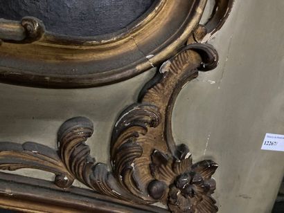 null Trumeau en bois laqué, décor de lavandières

Style Louis XV. Eclats

185 x 121...