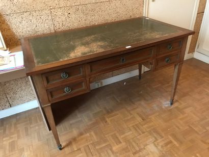 null Ref 22 / Directoire style flat desk, opening with 5 drawers

80x130x70 cm

(accidents,...