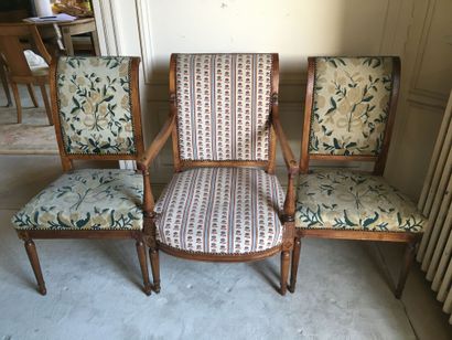 null 
Ensemble d'un fauteuil et trois chaises en bois naturel, époque Directoire




Lot...