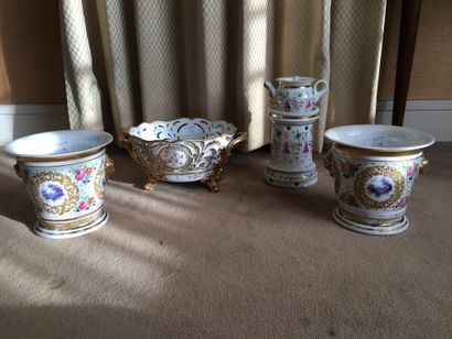 null Lot of porcelain: openwork cup quadripod in porcelain of Paris, pair of cache-pots...