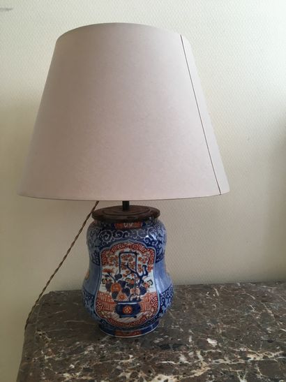 JAPAN. Vase mounted in lamp, imari decoration,...