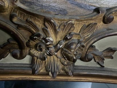 null Trumeau en bois laqué, décor de lavandières

Style Louis XV. Eclats

185 x 121...